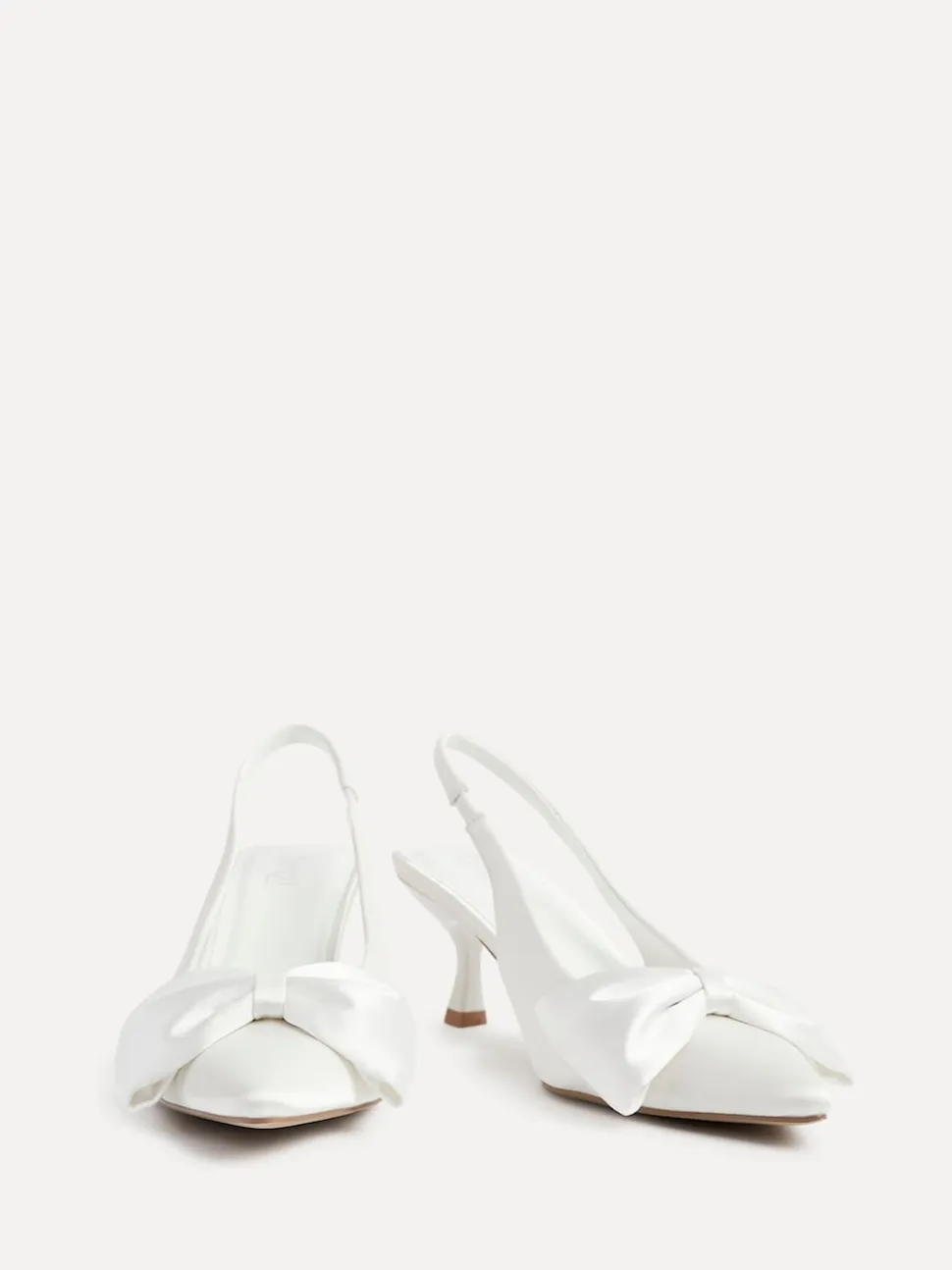 Talons Linzi de mariage Merlot en satin à bride arrière avec nœud