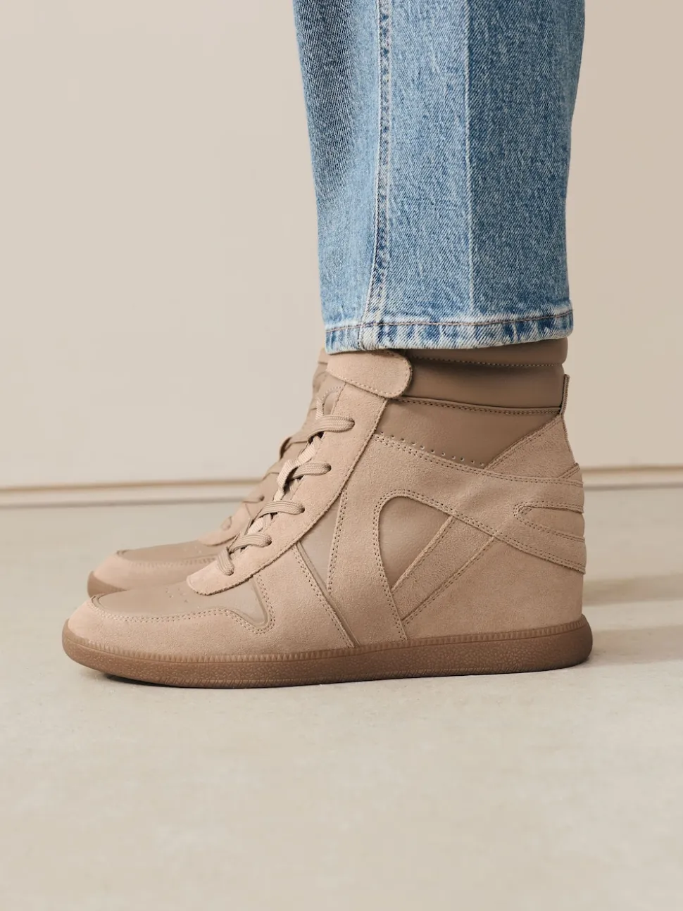Taupe (Taupe) - Baskets compensées à lacets Forever Comfort®