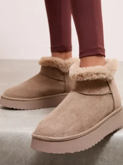 Taupe (Taupe) - Friends Like These bottines douillettes en faux suède à bords de borg