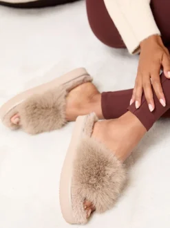 Taupe (Taupe) - Lipsy Chaussons de nuit à plateforme en fausse fourrure