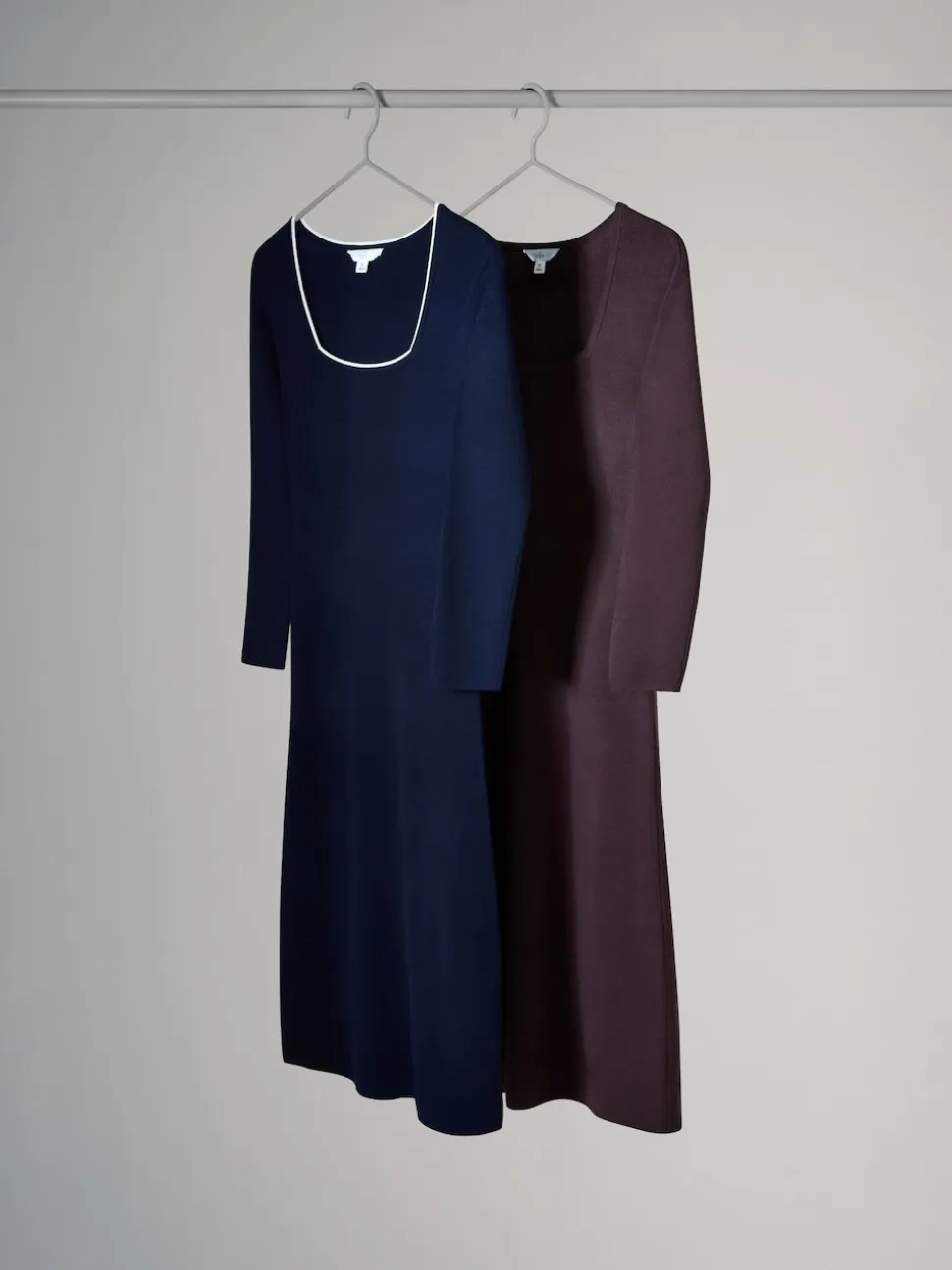 The Set lot de 2 robes en maille à col carré