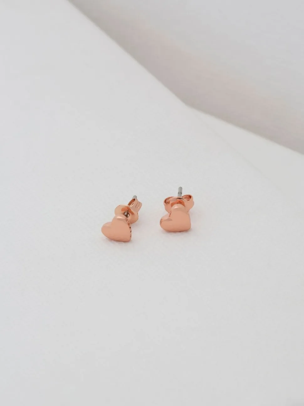 Ton d'or de rose - Ted Baker HARLY : Boucles d’oreilles à petits cœurs