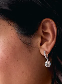 Tonalité argentée - Boucles d’oreilles créoles pavées en pierre carrée