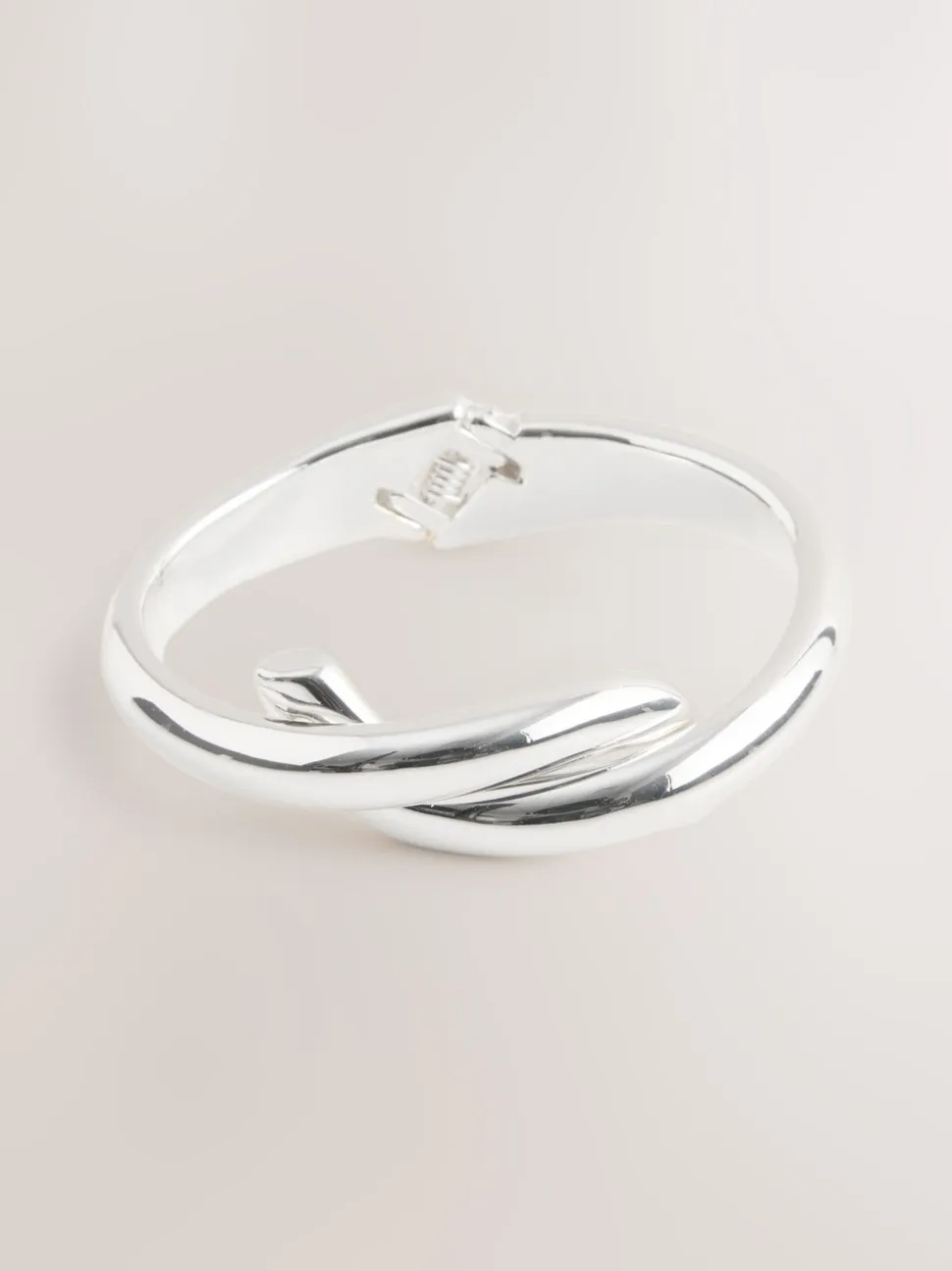 Tonalité argentée - Bracelet rigide croisé