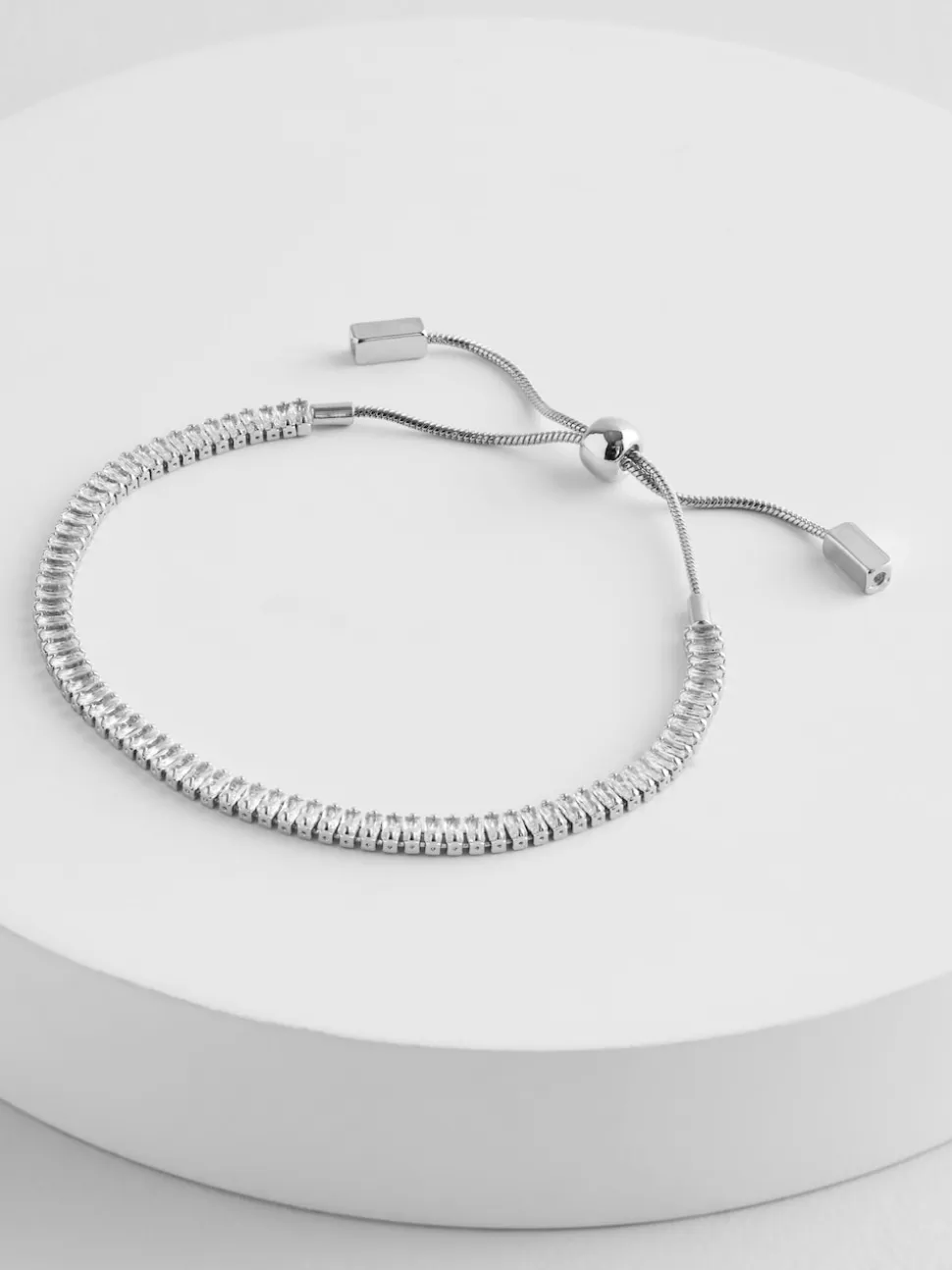 Tonalité argentée - Bracelet extensible à pierres baguettes
