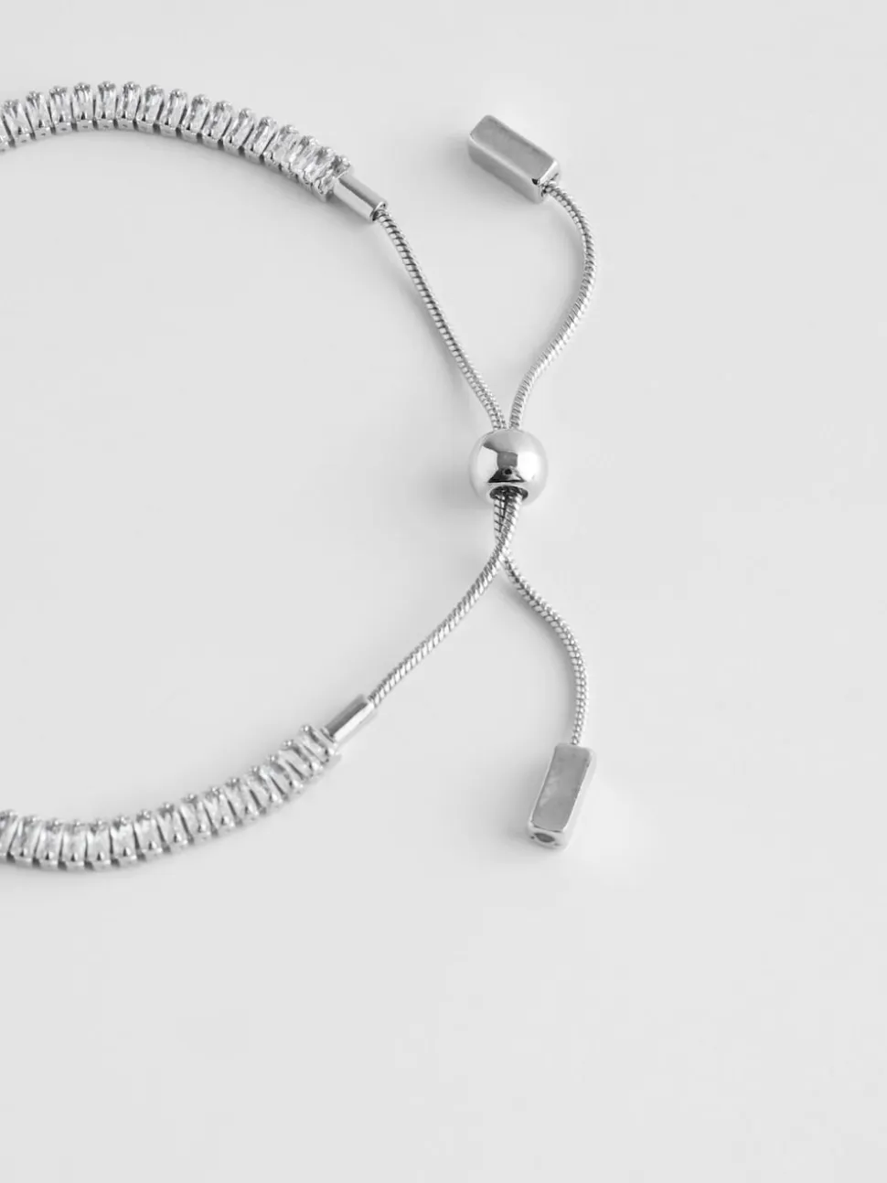 Tonalité argentée - Bracelet extensible à pierres baguettes