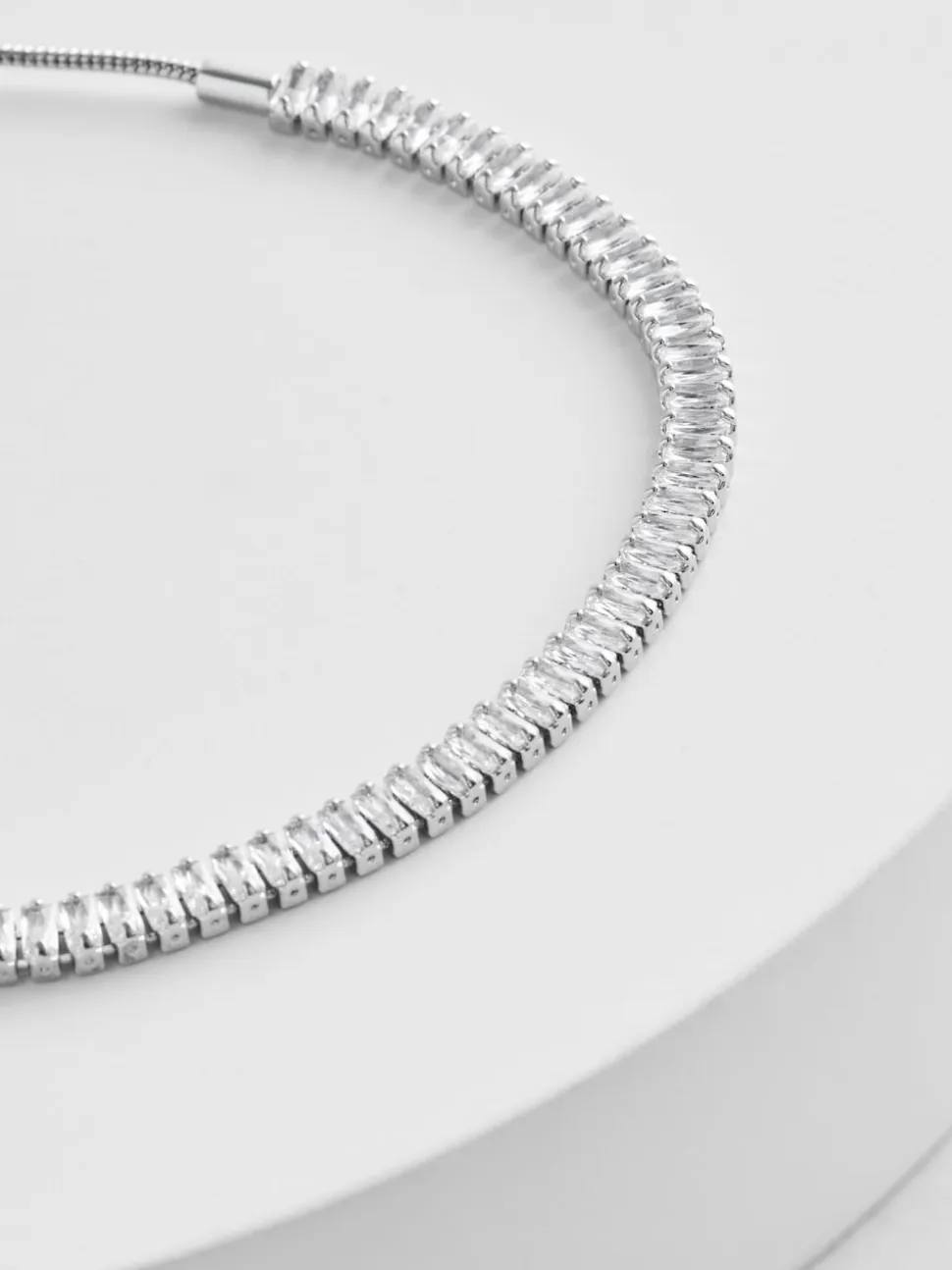 Tonalité argentée - Bracelet extensible à pierres baguettes