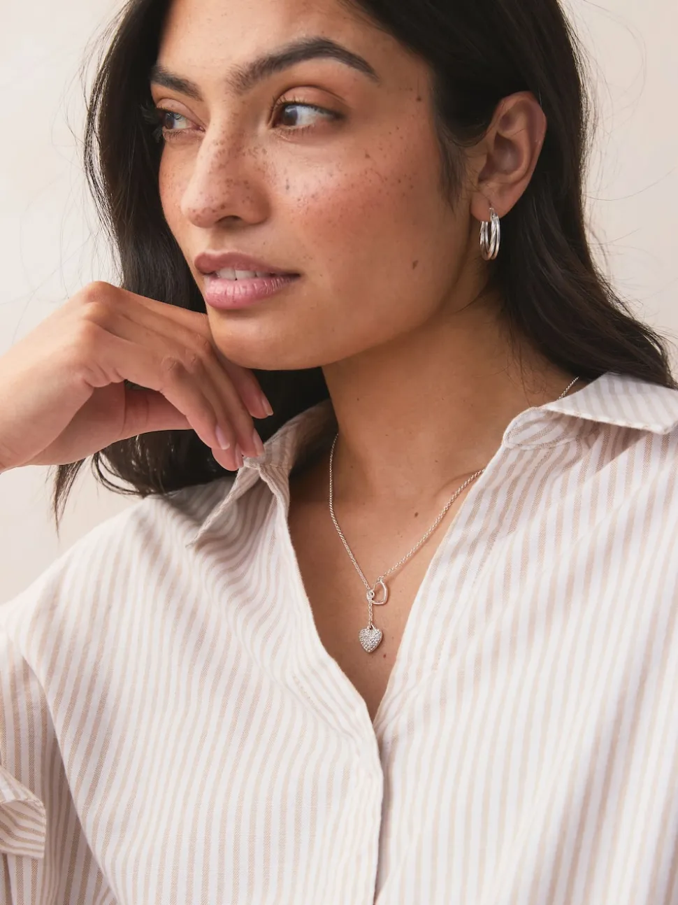 Tonalité argentée - Collier Lariat à fil cœur