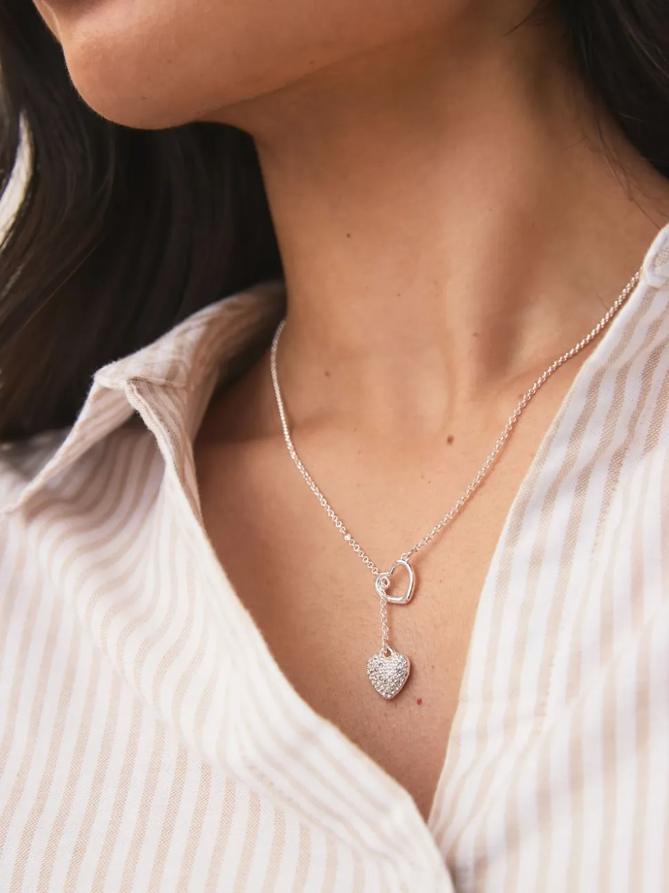 Tonalité argentée - Collier Lariat à fil cœur