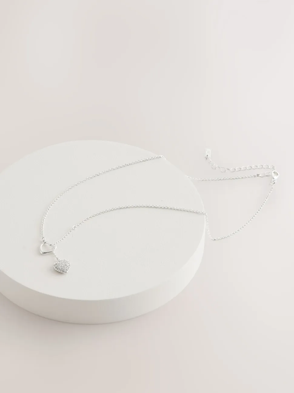 Tonalité argentée - Collier Lariat à fil cœur