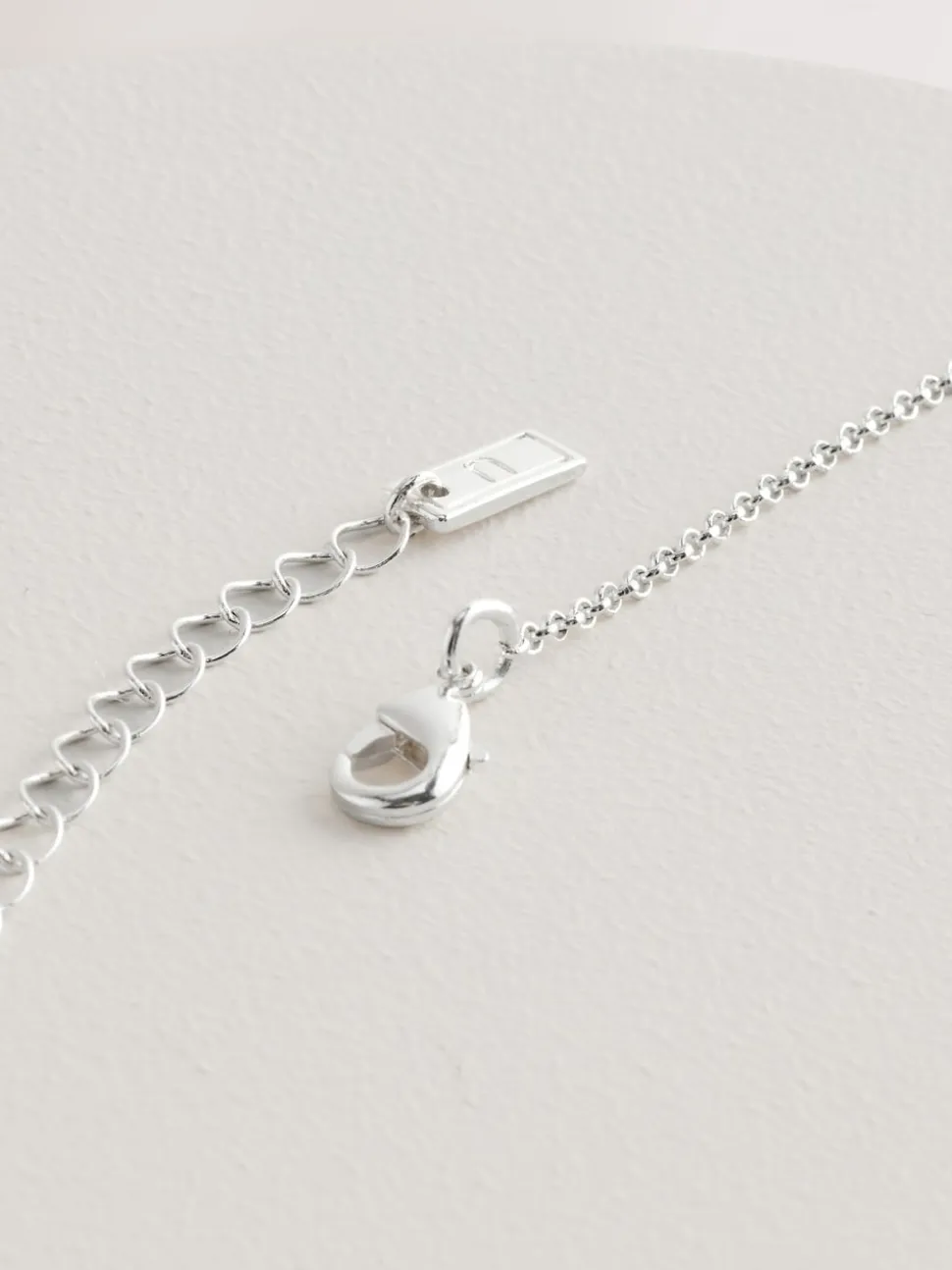 Tonalité argentée - Collier Lariat à fil cœur
