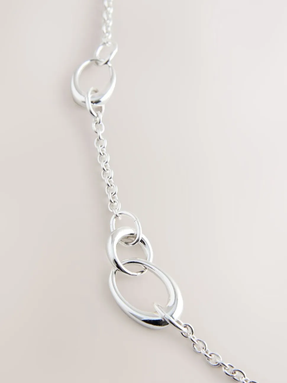 Tonalité argentée - Collier long avec chaîne à maillons