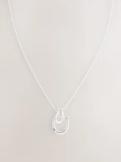 Tonalité argentée - Collier à pendentif cercle entrelacé