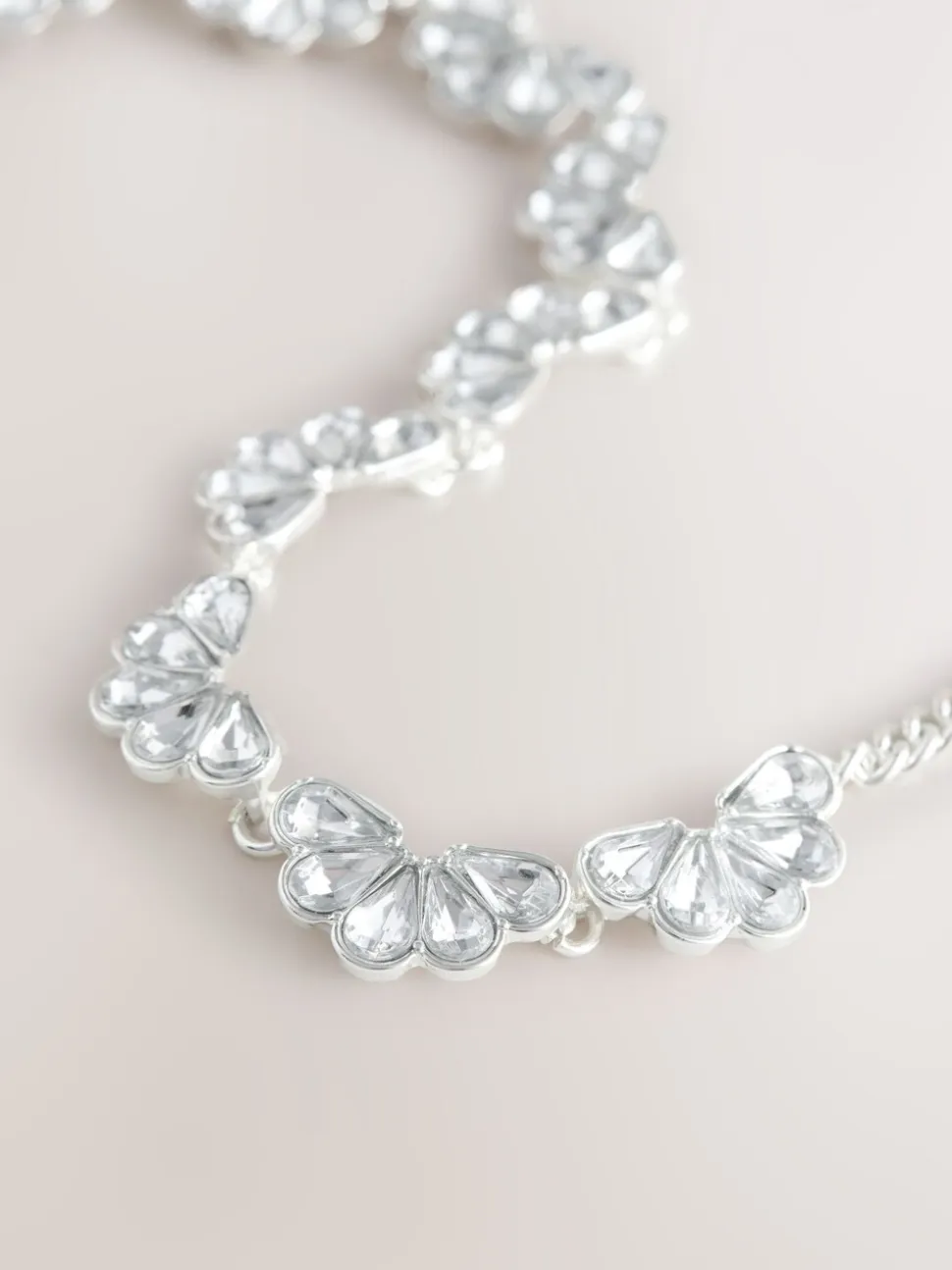 Tonalité argentée - Collier de bijoux scintillants
