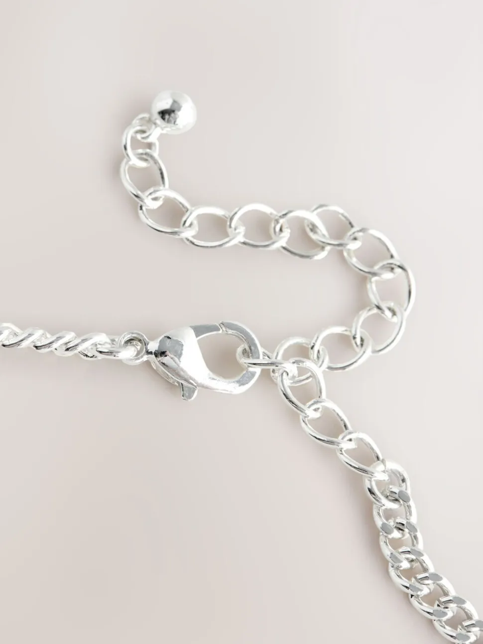 Tonalité argentée - Collier de bijoux scintillants
