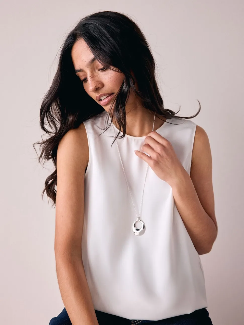 Tonalité argentée - Collier long à pendentif cercle ouvert