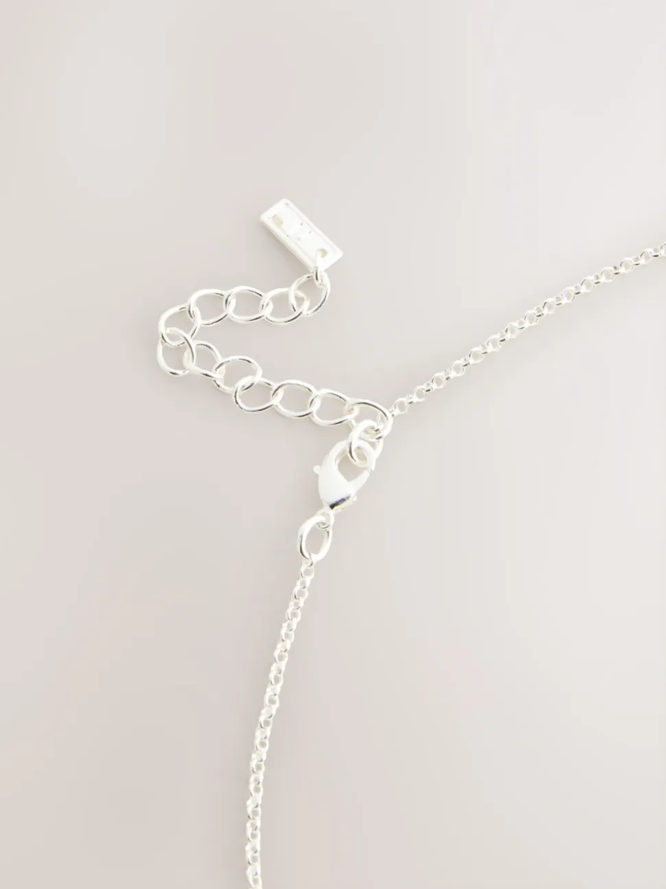 Tonalité argentée - Collier long à pendentif cercle ouvert