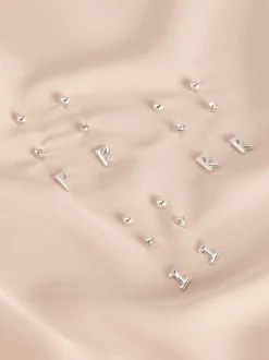 Tonalité argentée - Lot de boucles d’oreilles initiales