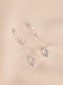 Tonalité argentée - Lot de boucles d’oreilles initiales