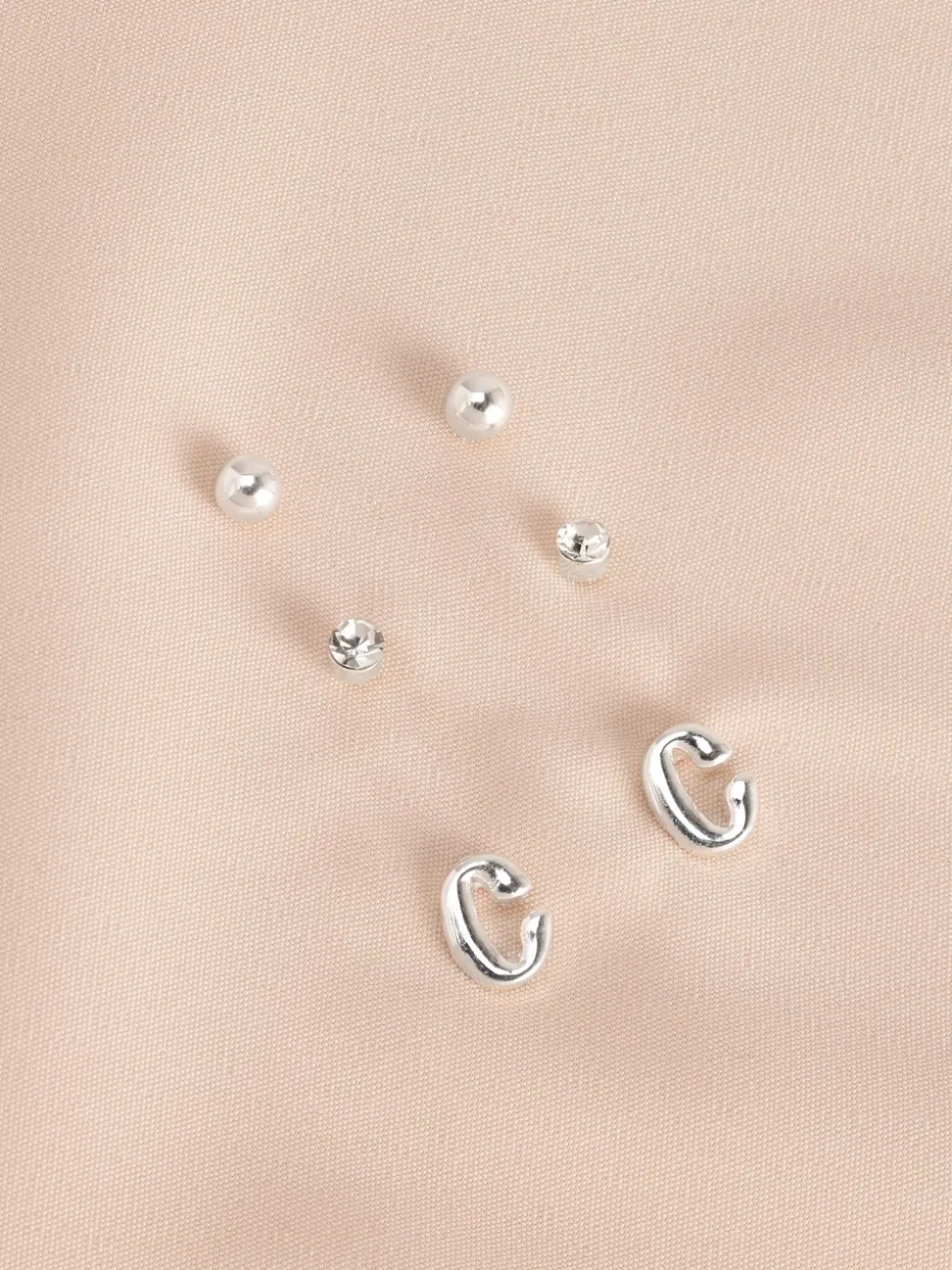 Tonalité argentée - Lot de boucles d’oreilles initiales