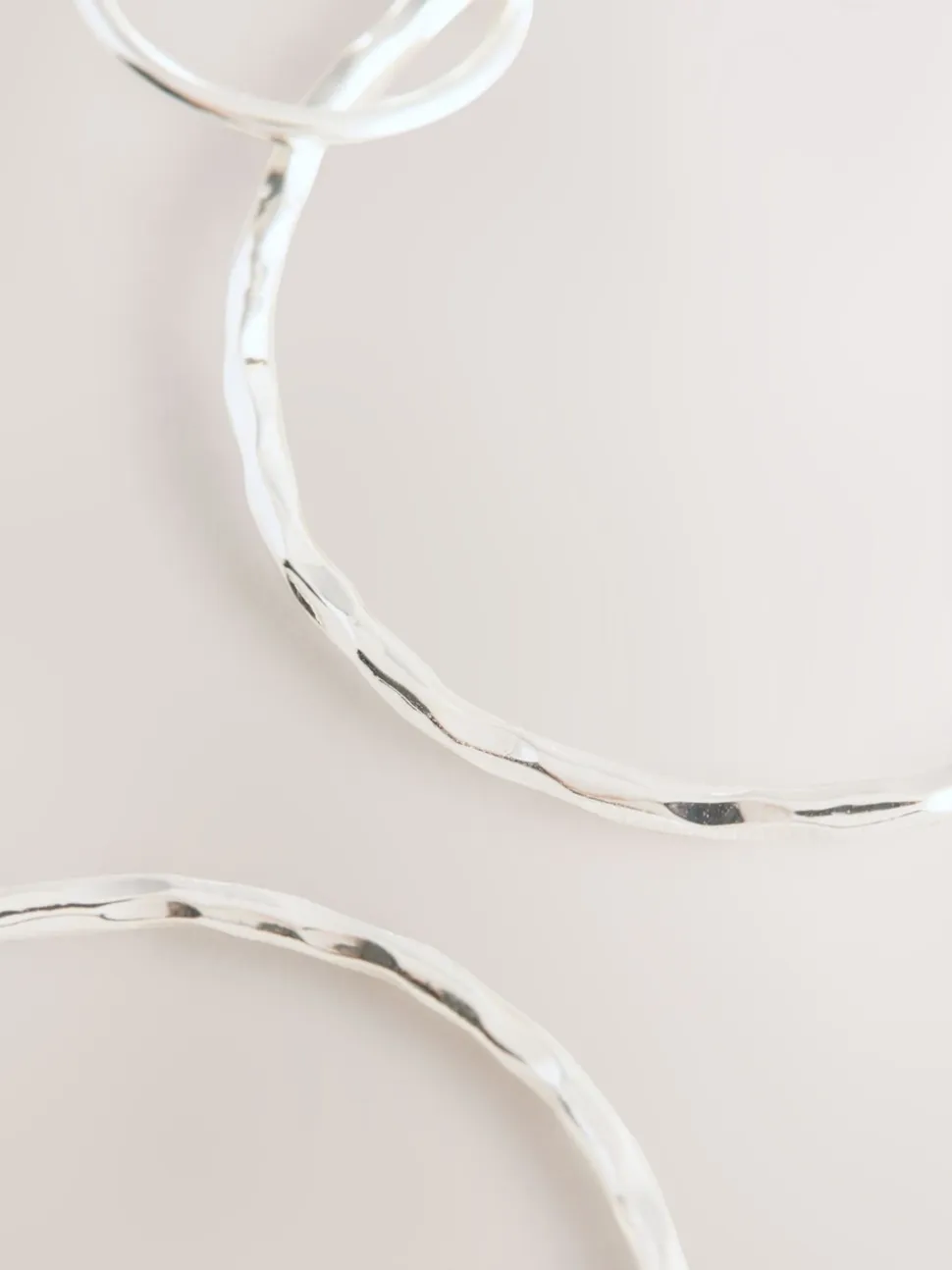 Tonalité argentée - Pendants d'oreilles cercle