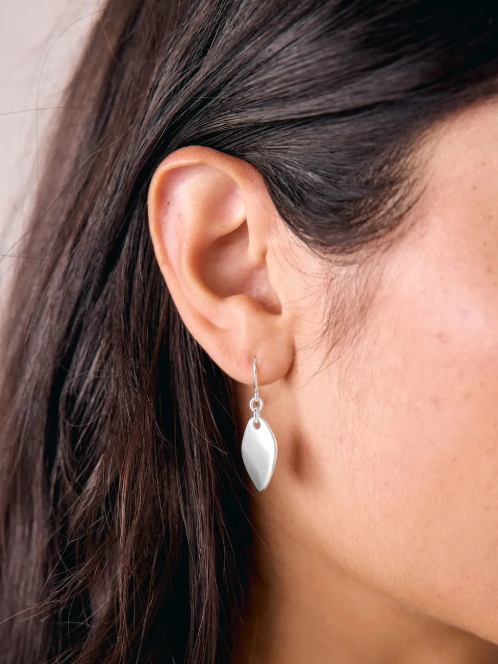 Tonalité argentée - Pendants d'oreilles pétales