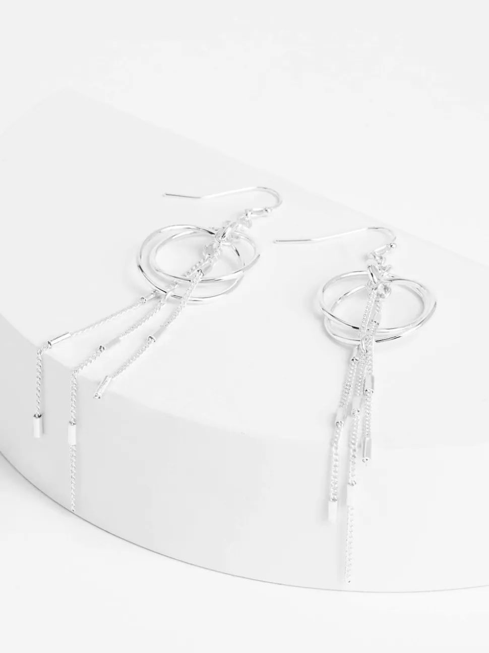 Tonalité argentée - Pendants d'oreilles chaîne et cercle