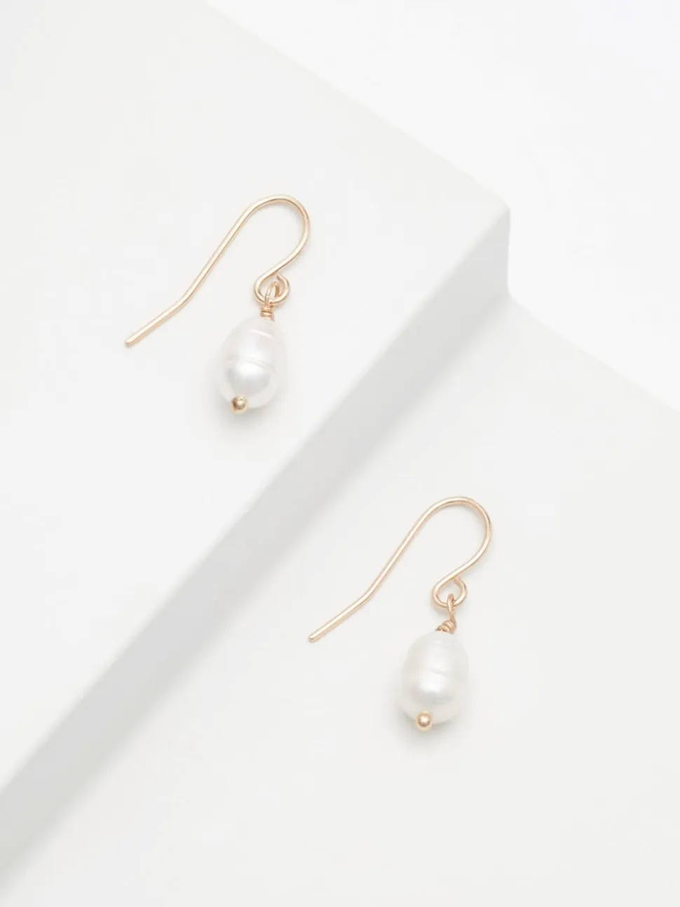 Tonalité d'or - Boucles d’oreilles délicates à perles d’eau douce