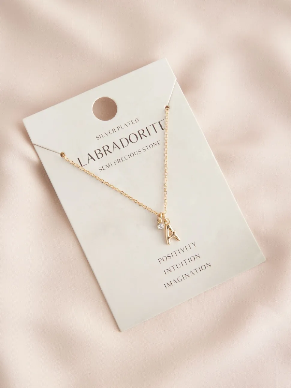 Tonalité d'or - Collier à initiale