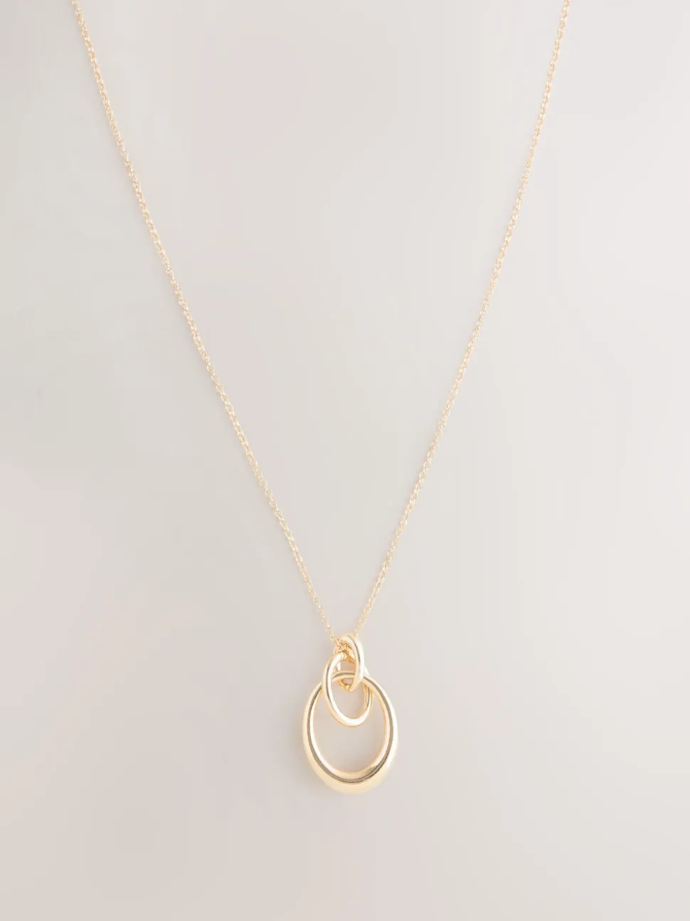 Tonalité d'or - Collier à pendentif cercle entrelacé