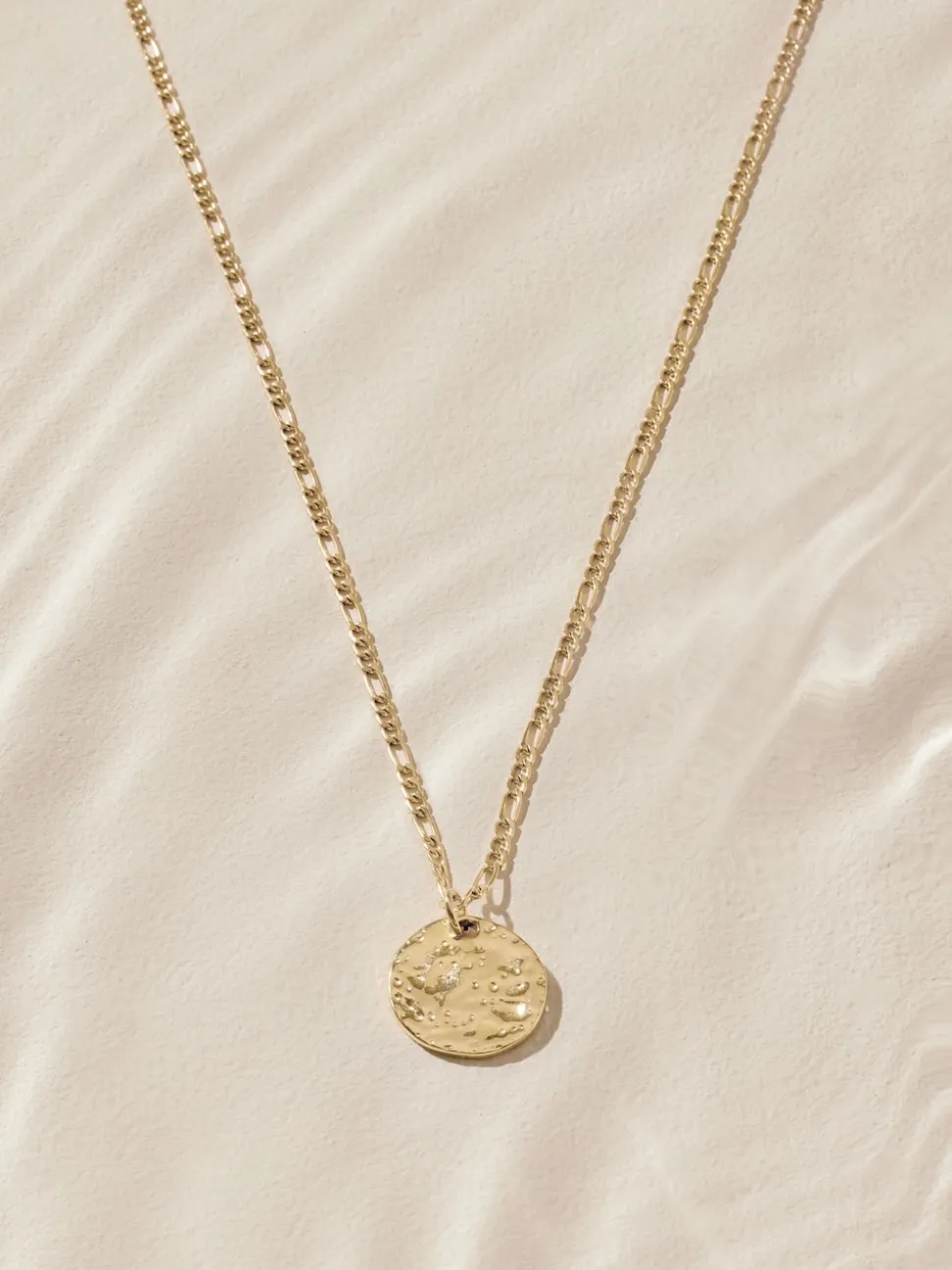 Tonalité d'or - Collier en acier inoxydable avec disque martelé