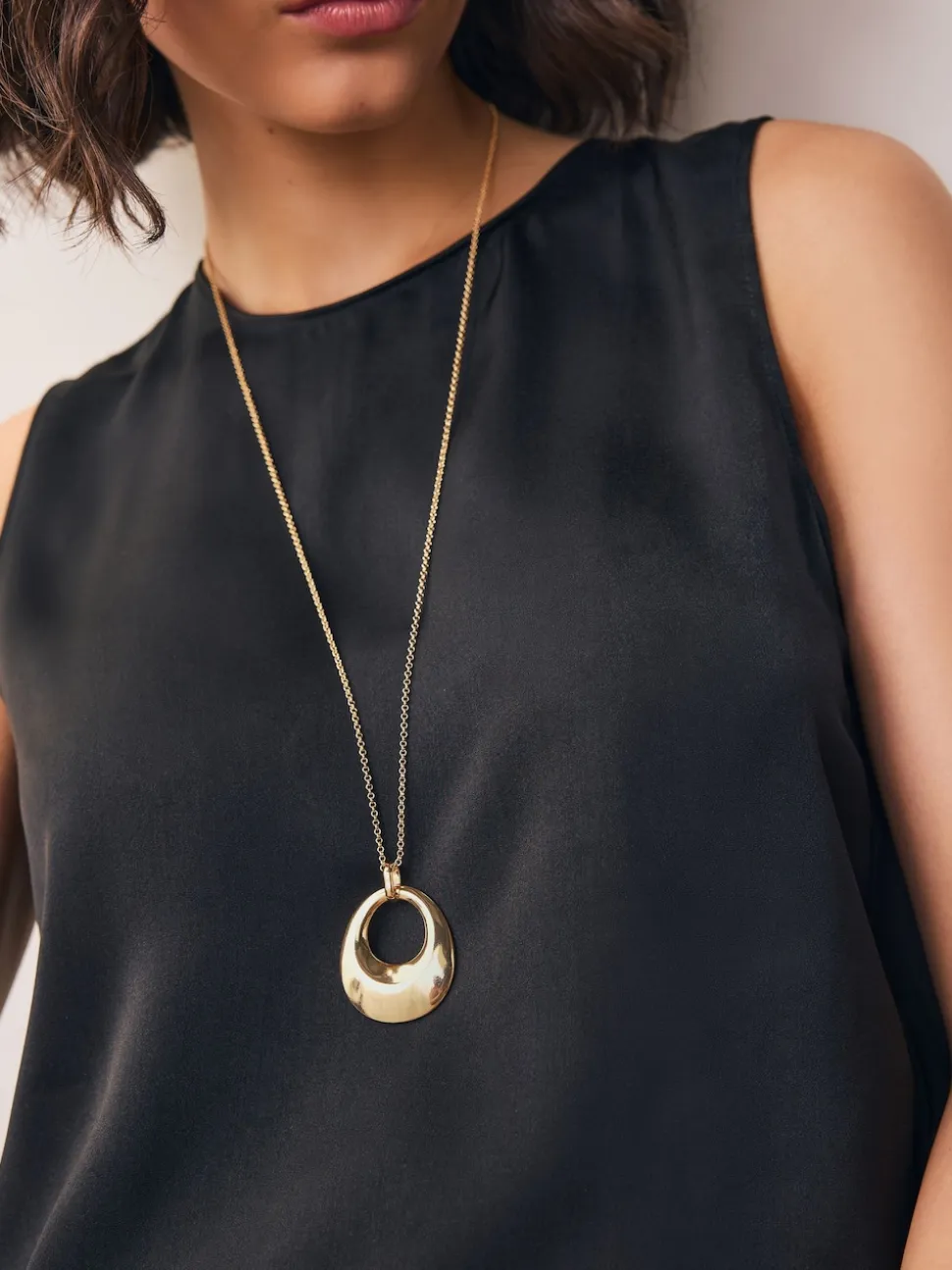 Tonalité d'or - Collier long à pendentif cercle ouvert