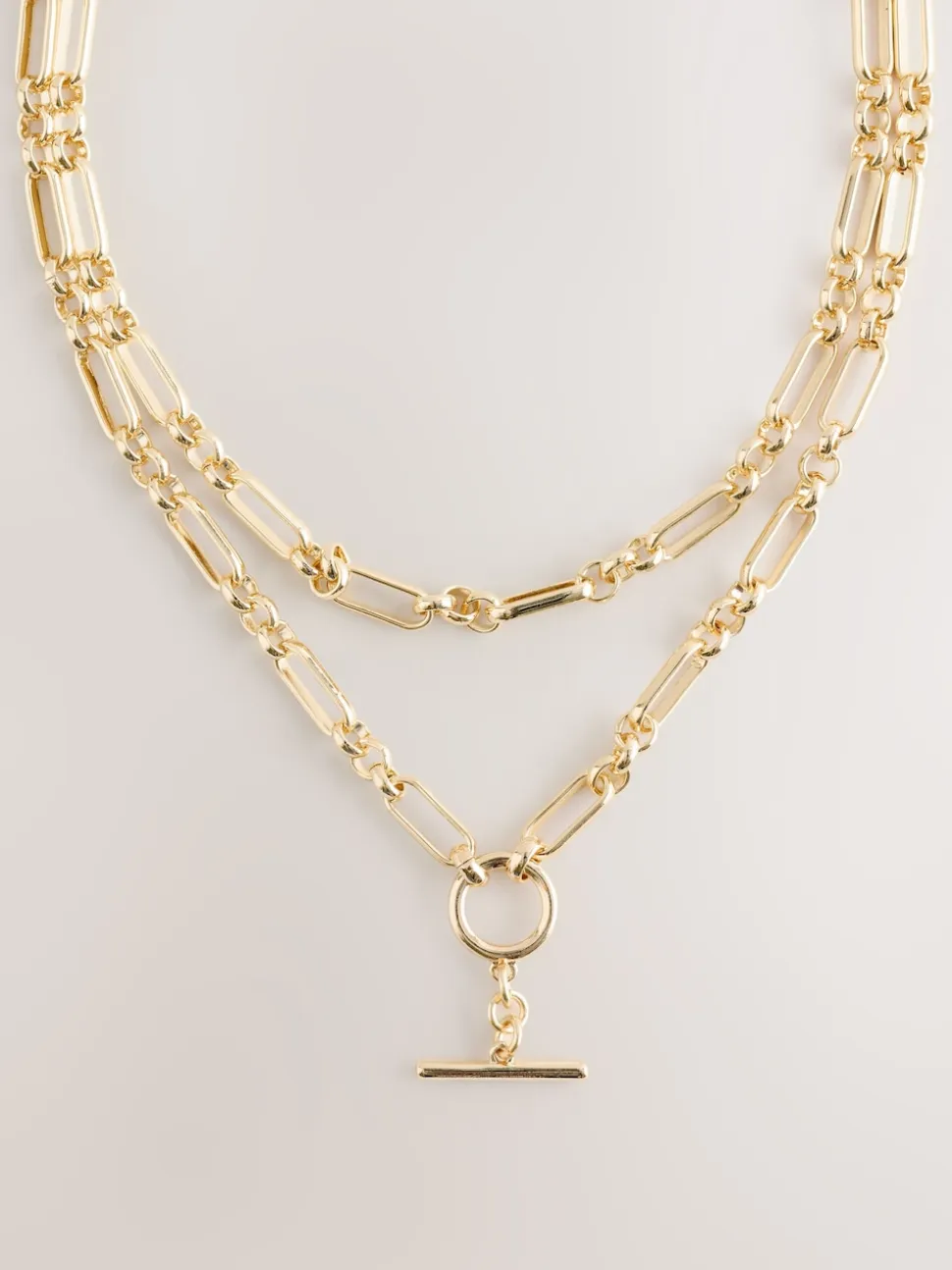 Tonalité d'or - Collier multicouche avec chaîne à barre en T