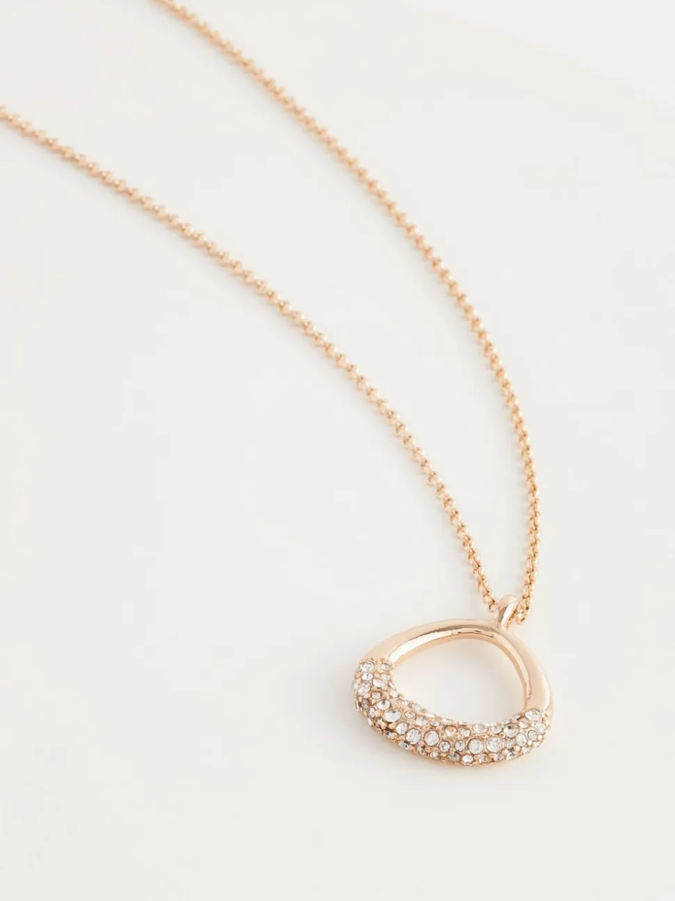 Tonalité d'or - Collier ouvert en forme de goutte d’eau