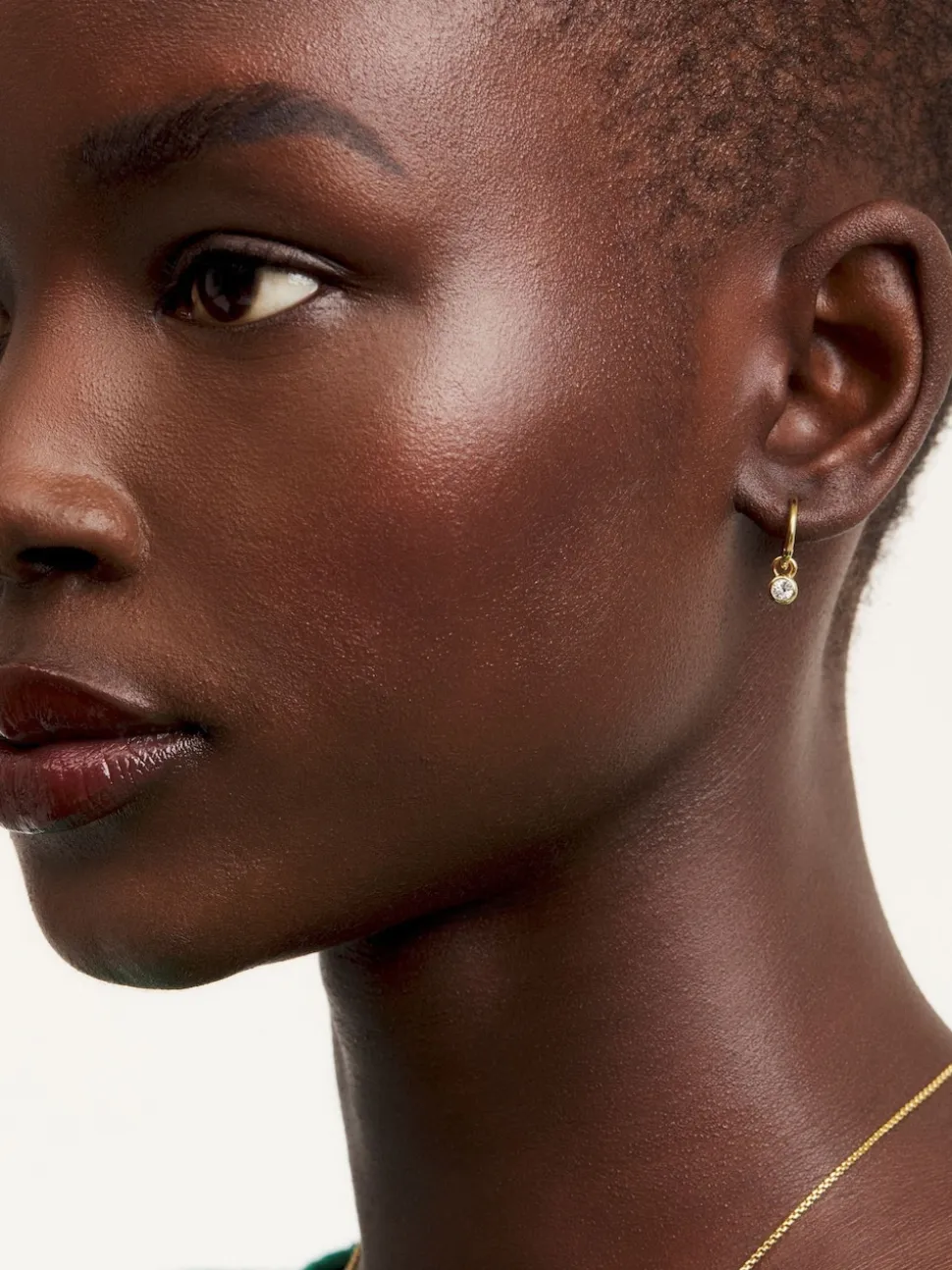Tonalité d'or - Ted Baker SINALAA : Boucles d’oreilles Crystal Huggie
