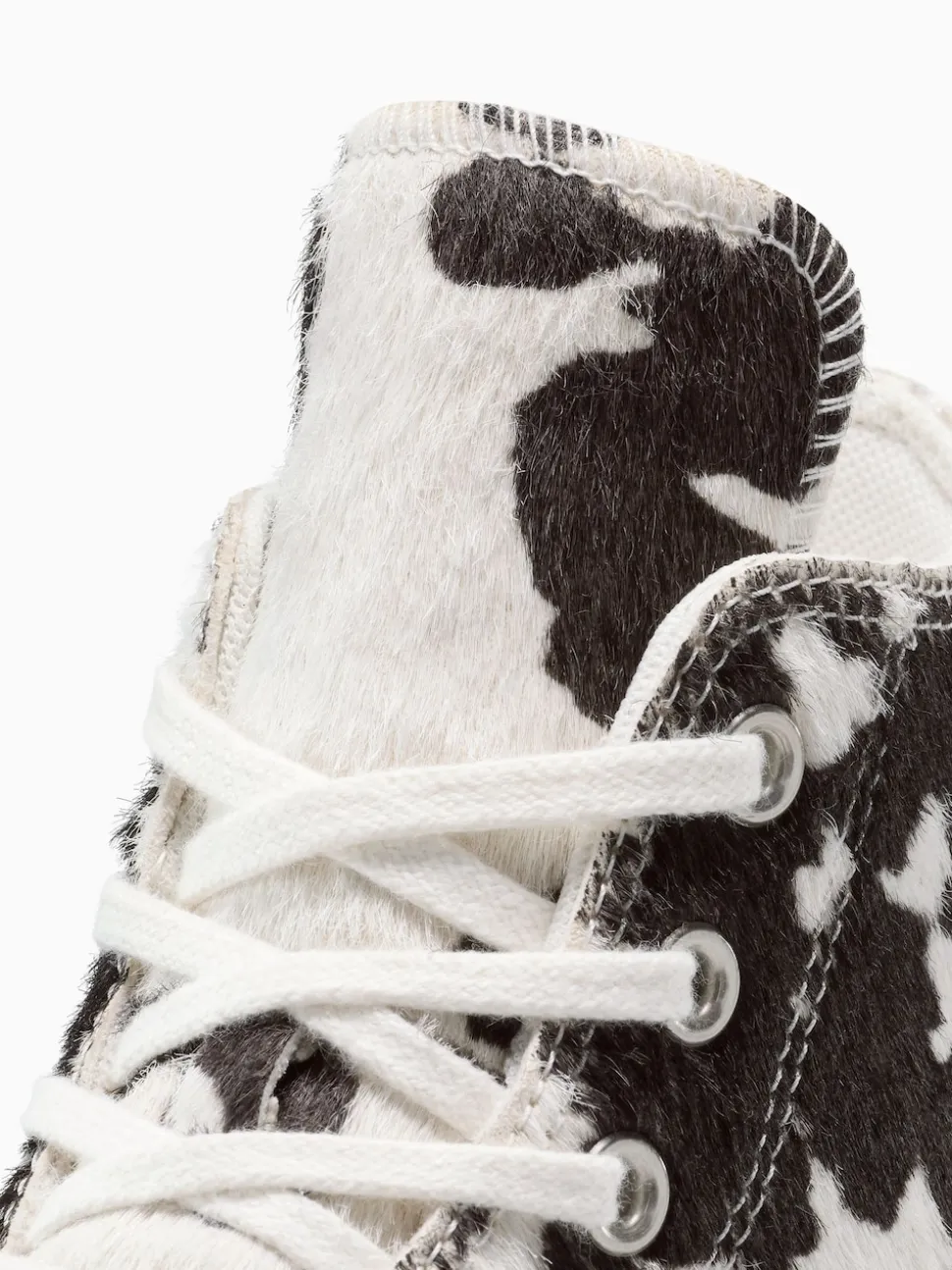 Vache marron - Converse Baskets Chuck Taylor en daim sur l’ensemble