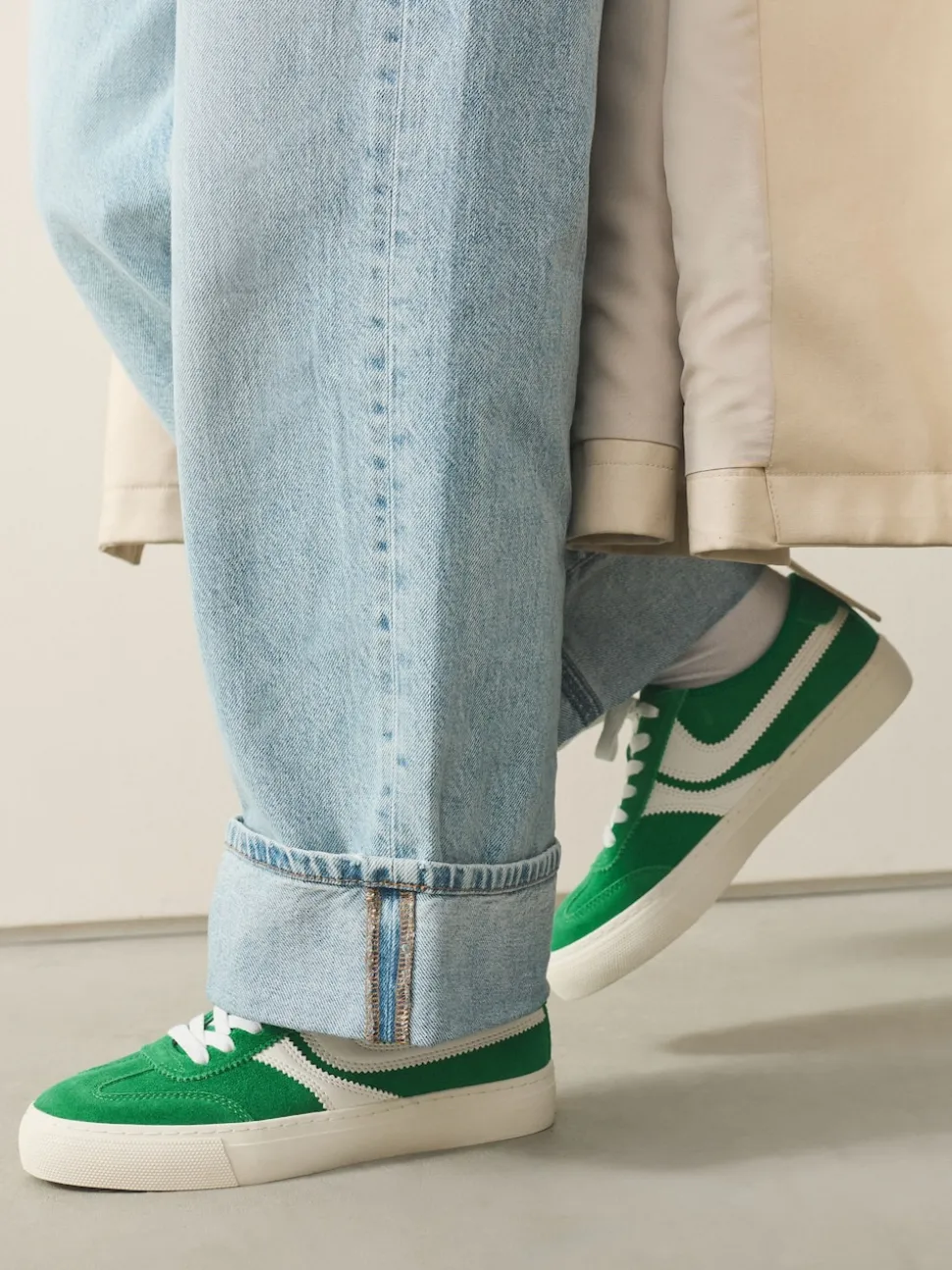 Vert - Baskets à lacets Forever Comfort® en daim à rayures latérales