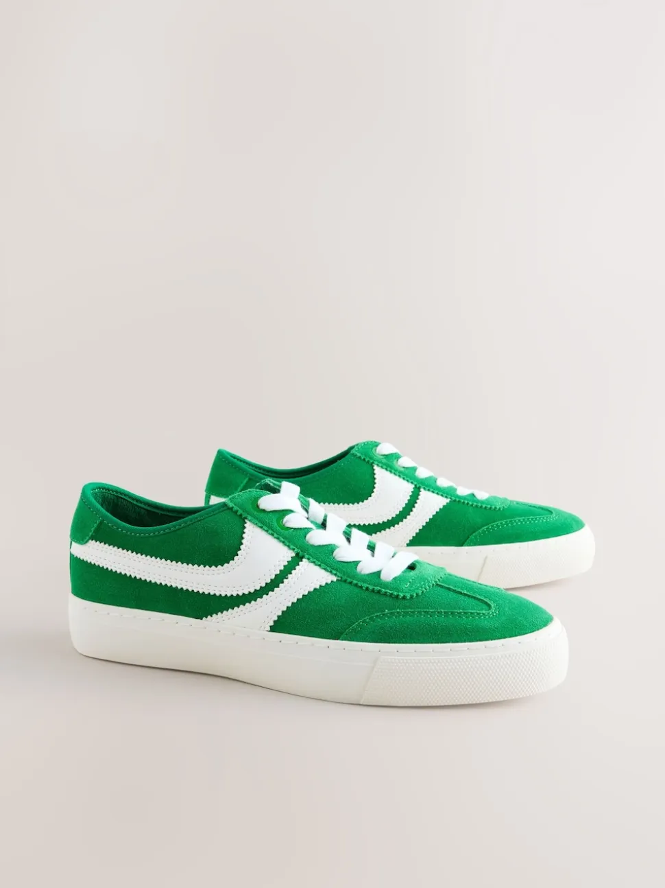 Vert - Baskets à lacets Forever Comfort® en daim à rayures latérales