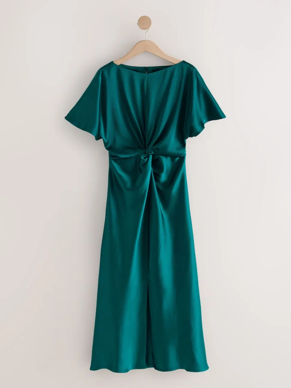 Vert émeraude - Robe mi-longue texturée en Satin à Manches courtes torsadée sur le devant