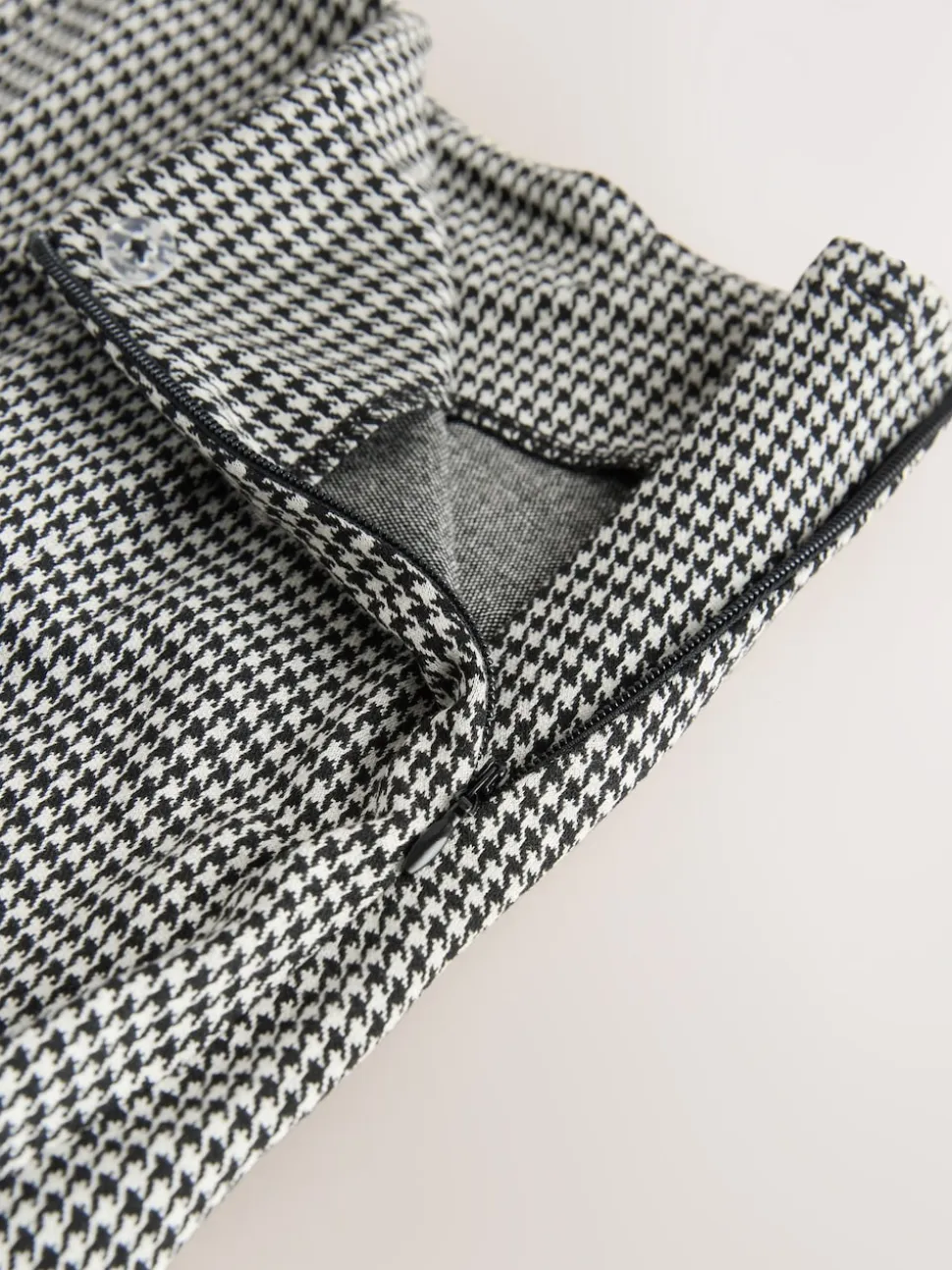 Vérification Monochrome - Mini jupe plissée en jersey