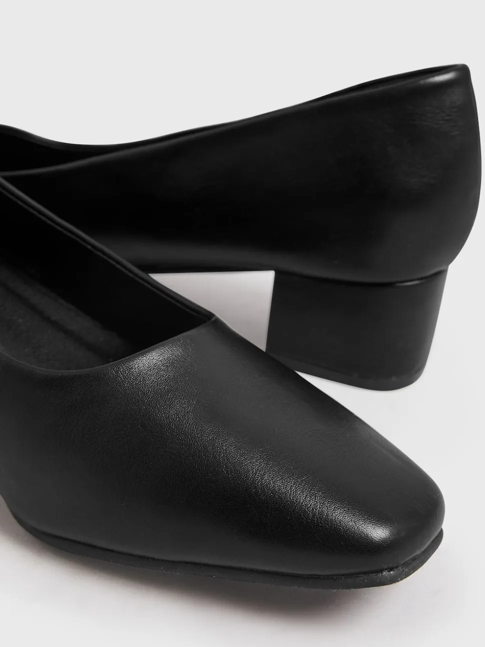 Yours Curve Chaussures de cour en similicuir à talon carré en taille EEE extra large